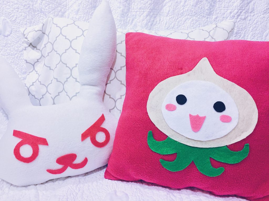 Overwatch Pachimari Throw Pillow